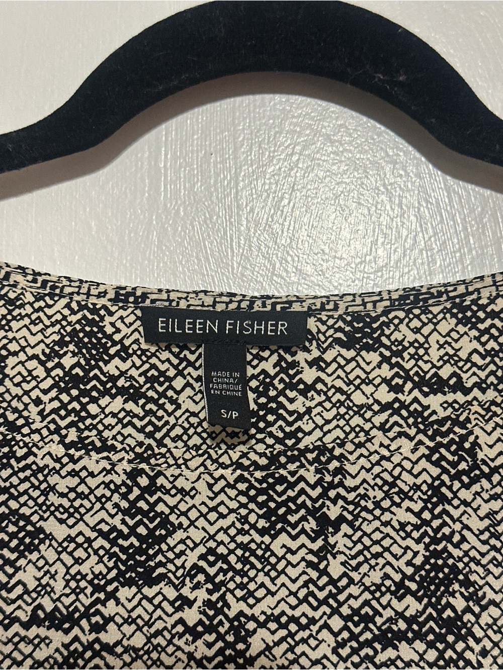 Eileen Fisher Black and White Textured Sleeveless Shift Dress - Picture 3 of 5